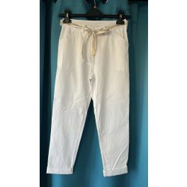 Pantaloni cu curea și legături la genunchi